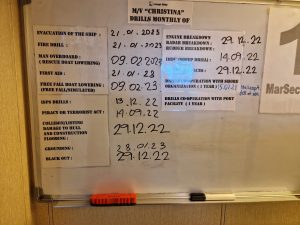 Rettungsübungen, keine Kreuzfahrt-Folklore.