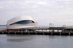 Cruise Terminal: Der Versuch, einer ziemlich abgeranzten Stadt neuen Glanz zu verleihen.